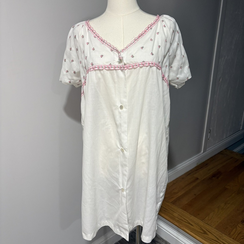 Vintage Schrank Nightgown Embroidered Sz M White Pink Lace Flowers Made USA